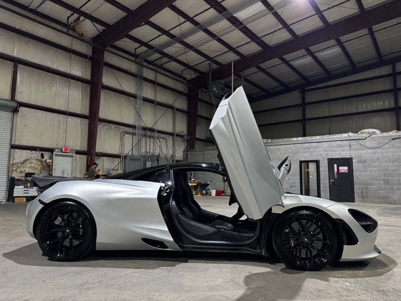 Used 2020 McLaren 720S Spider image 3