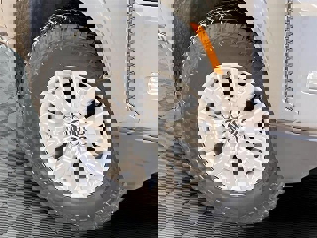 Used 2022 Nissan Frontier SV image 24