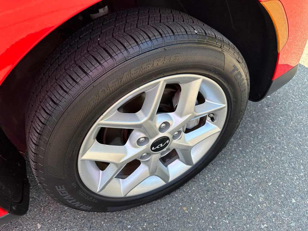 Used 2023 Kia Soul LX w/ LX Technology Package FWD image 20