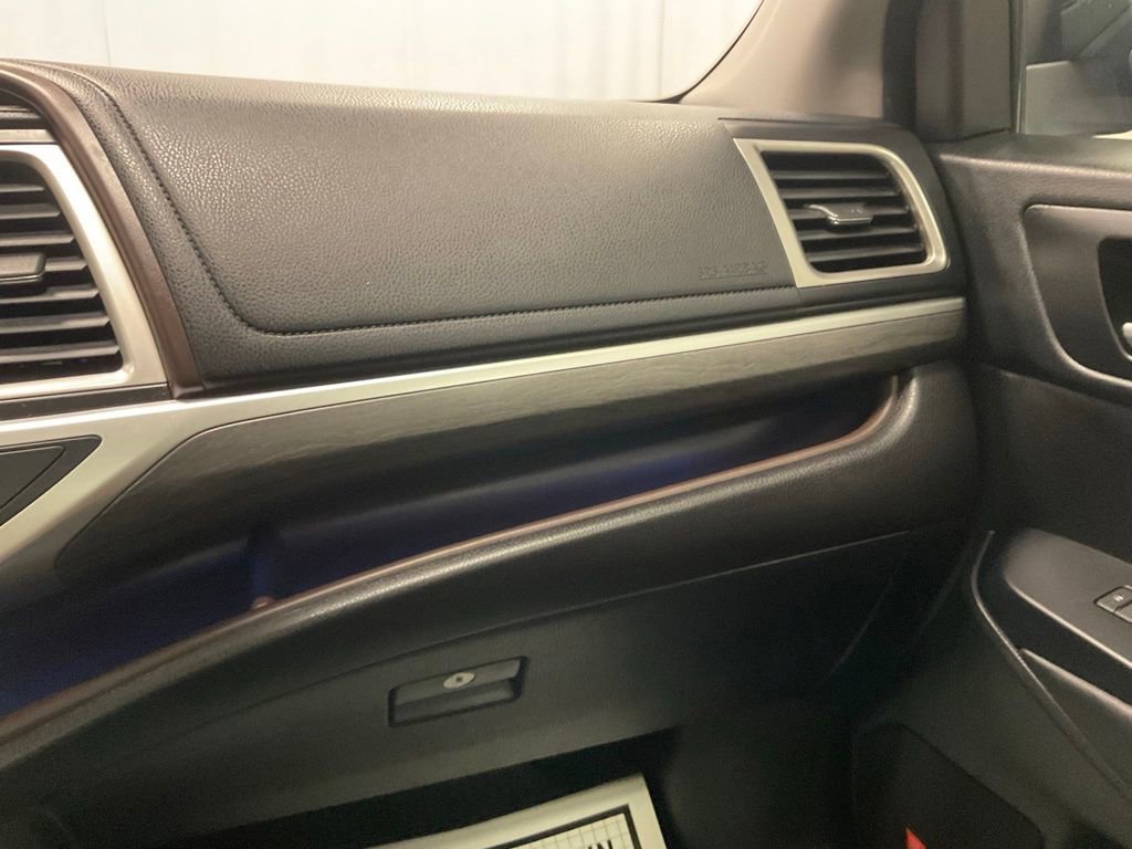 Used 2018 Toyota Highlander Limited Platinum AWD/4WD image 31