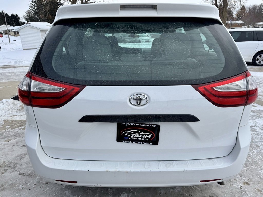 Used 2016 Toyota Sienna L image 6
