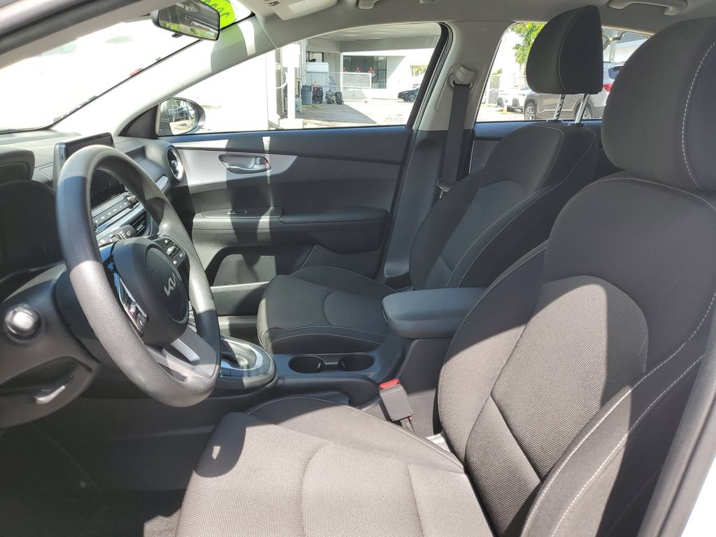 Certified 2022 Kia Forte LXS w/ LXS Technology Package FWD image 18