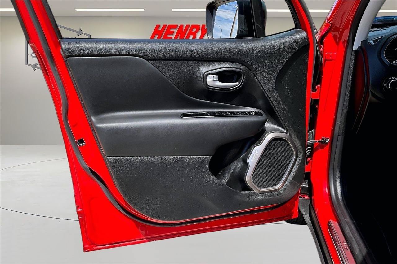 Used 2023 Jeep Renegade Latitude AWD/4WD image 21