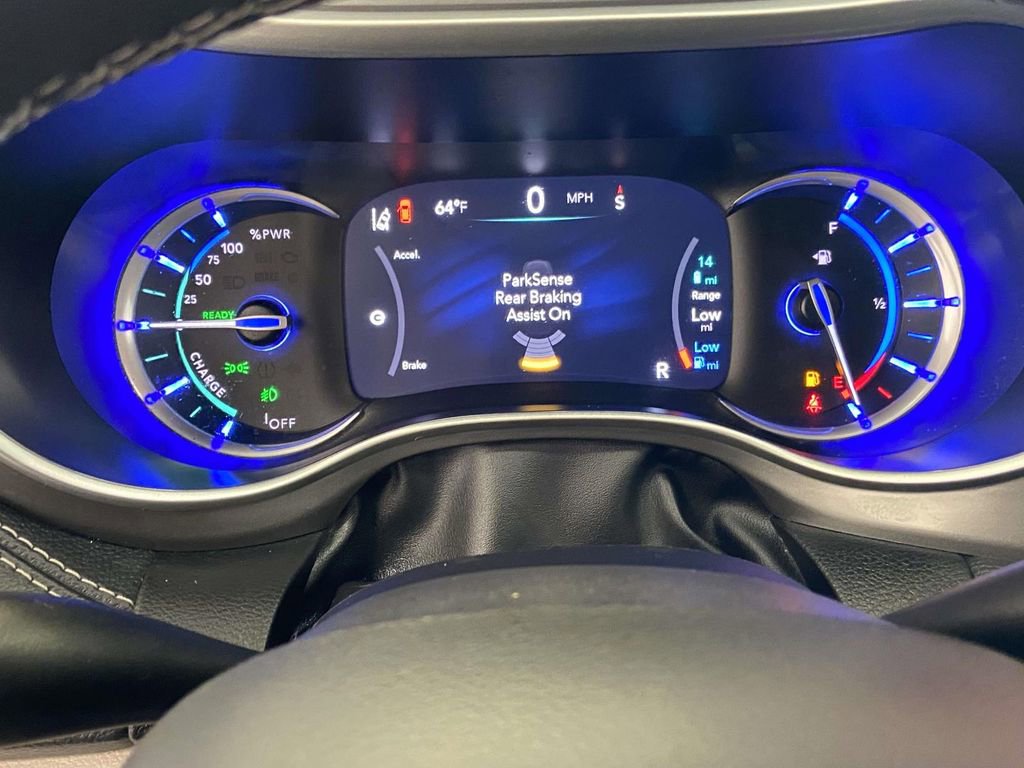 Used 2024 Chrysler Pacifica Select image 29