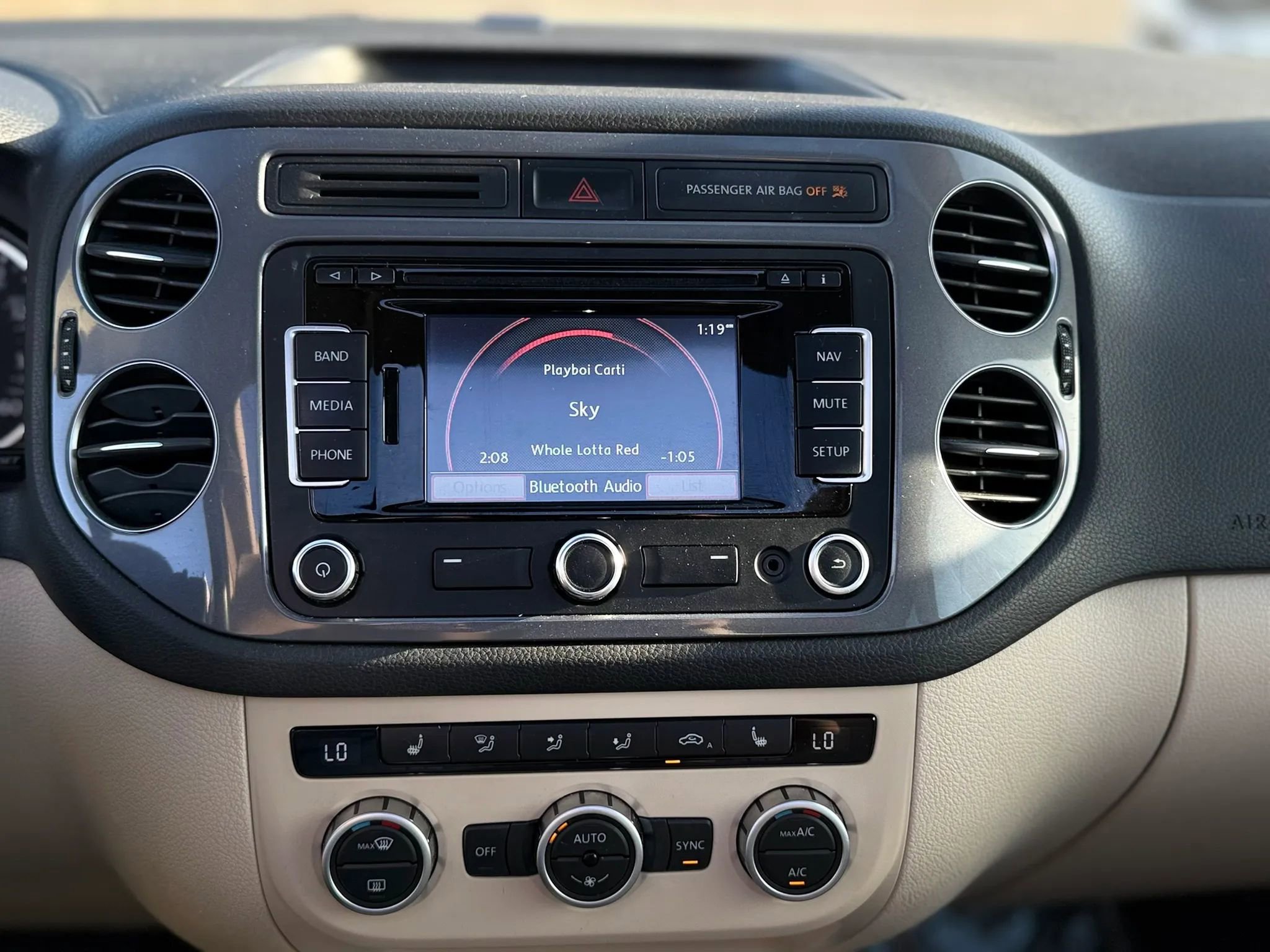 Used 2014 Volkswagen Tiguan SEL FWD image 37