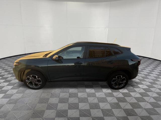 Used 2025 Chevrolet Trax LT FWD image 12