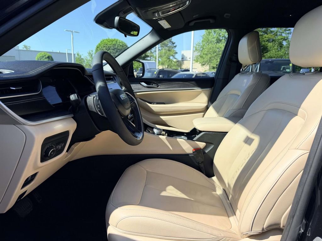 Used 2023 Jeep Grand Cherokee L Limited AWD/4WD image 19