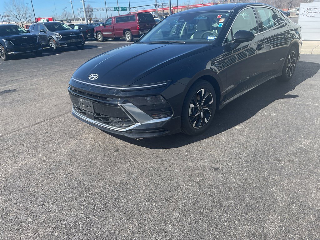Used 2025 Hyundai Sonata SEL FWD image 2