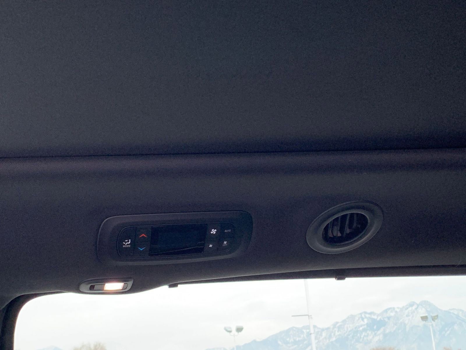 Used 2025 Chrysler Pacifica Limited image 28