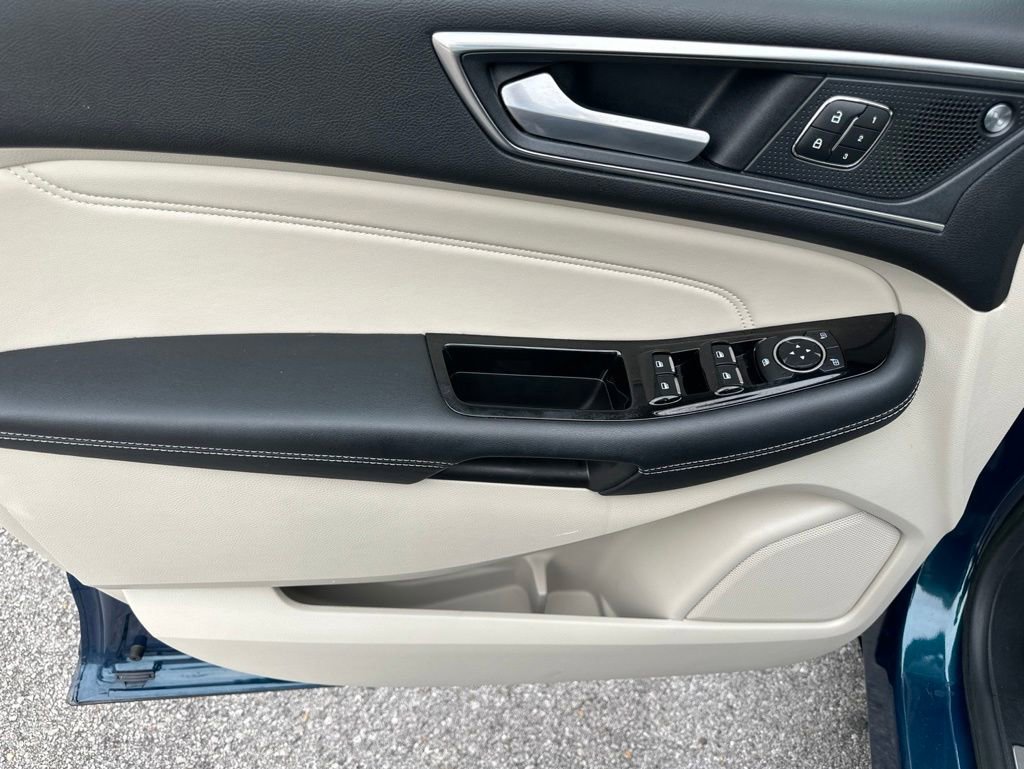 Used 2020 Ford Edge Titanium FWD image 11