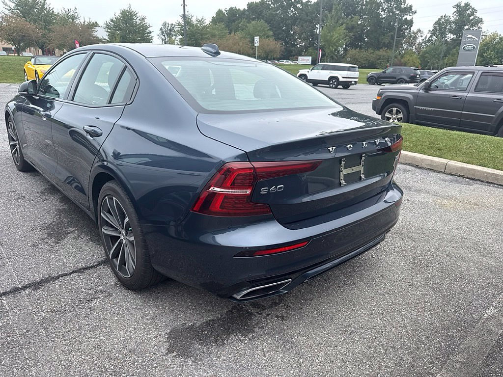 Used 2022 Volvo S60 B5 Momentum w/ Premium Package FWD image 6