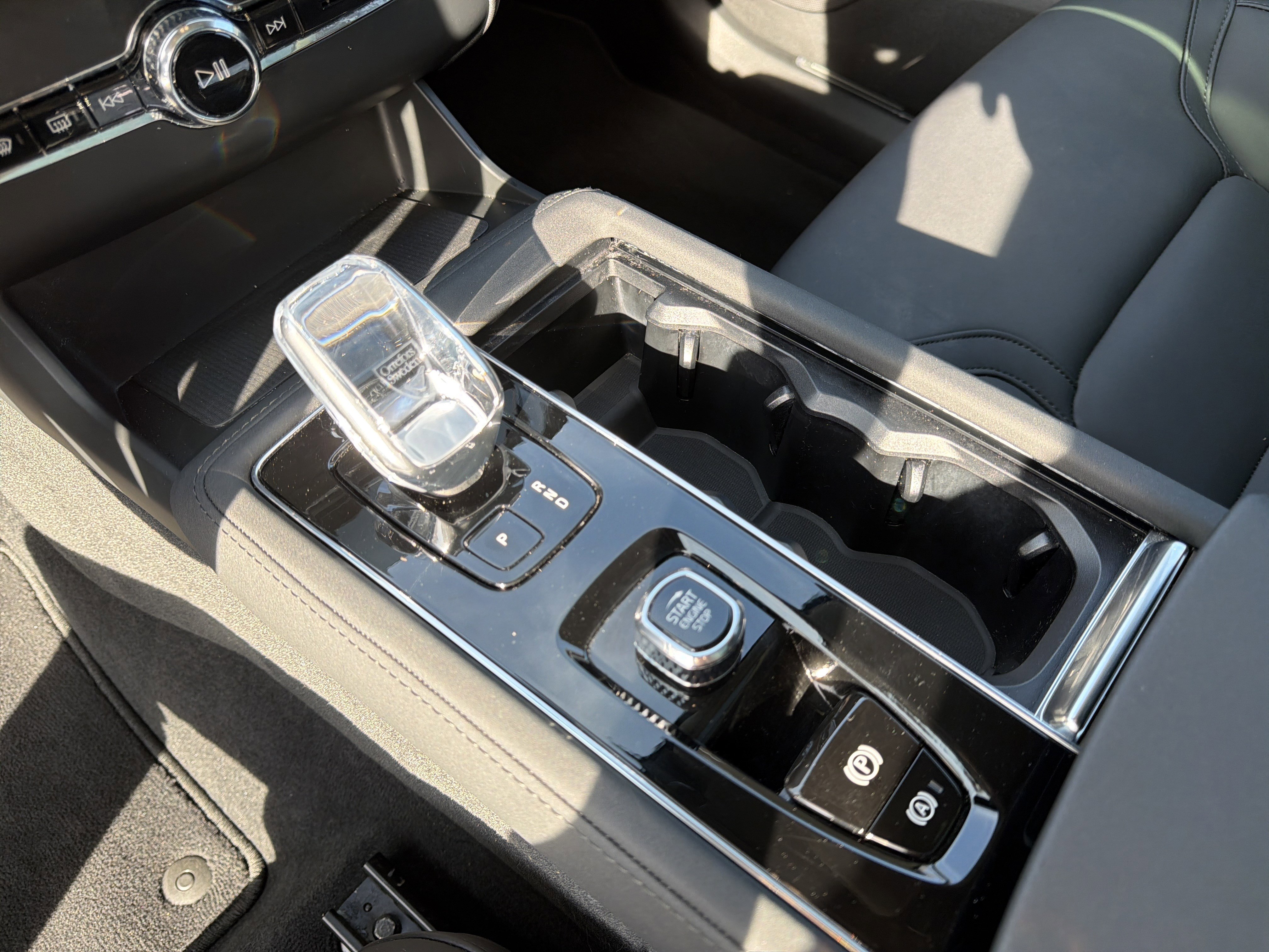 Certified 2025 Volvo XC90 B6 Plus image 26