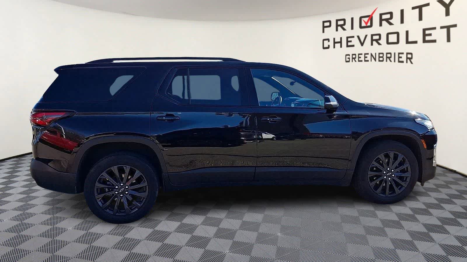Used 2023 Chevrolet Traverse RS image 9