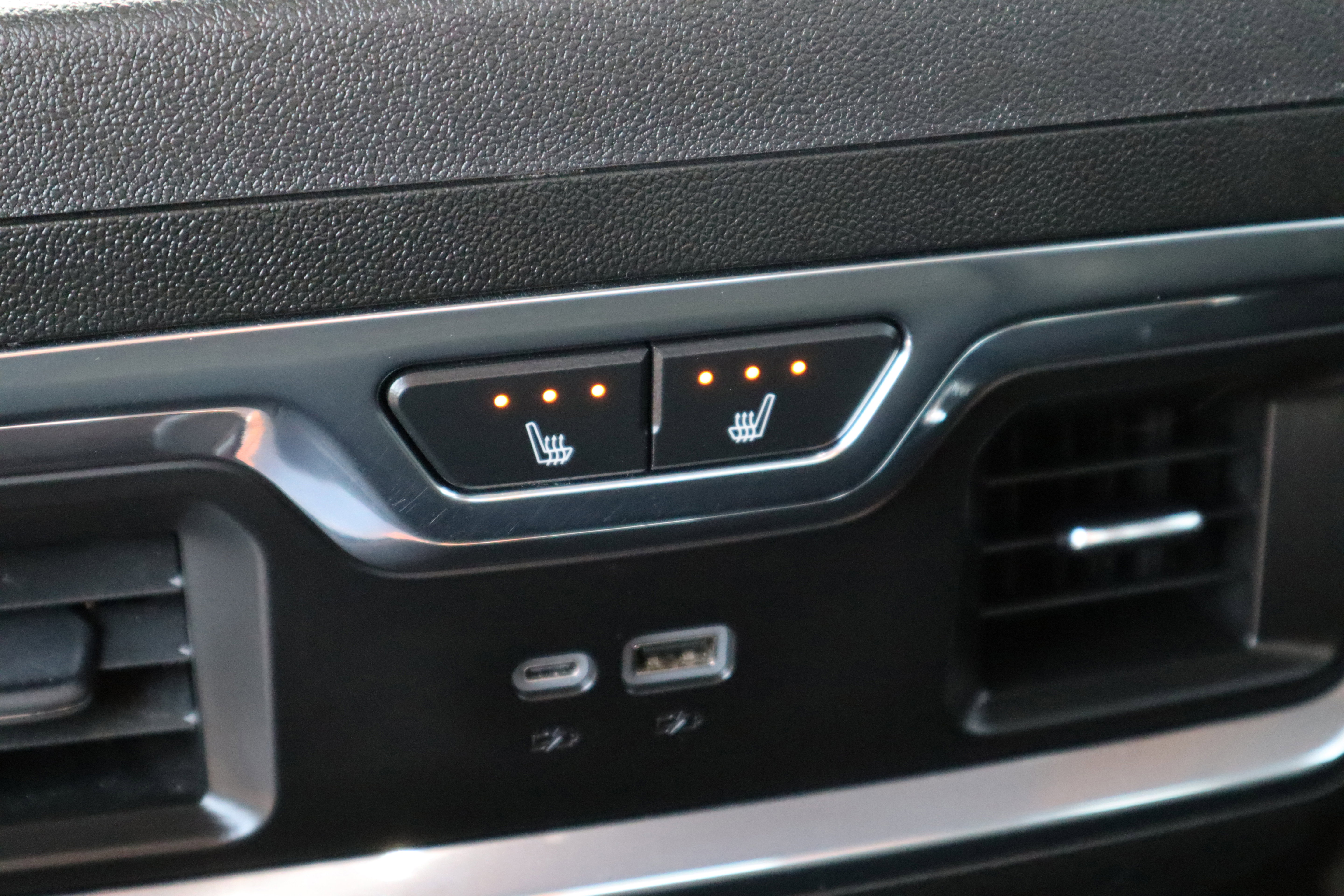 Used 2024 Chevrolet Silverado 2500 LTZ w/ LTZ Plus Package image 23