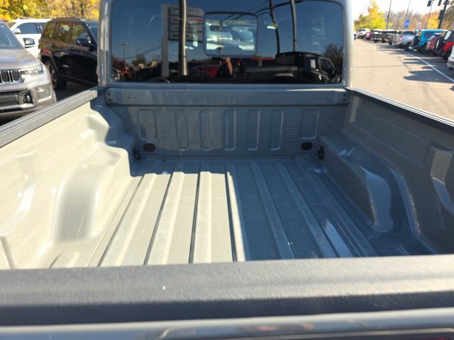 Used 2022 Jeep Gladiator Mojave AWD/4WD image 32
