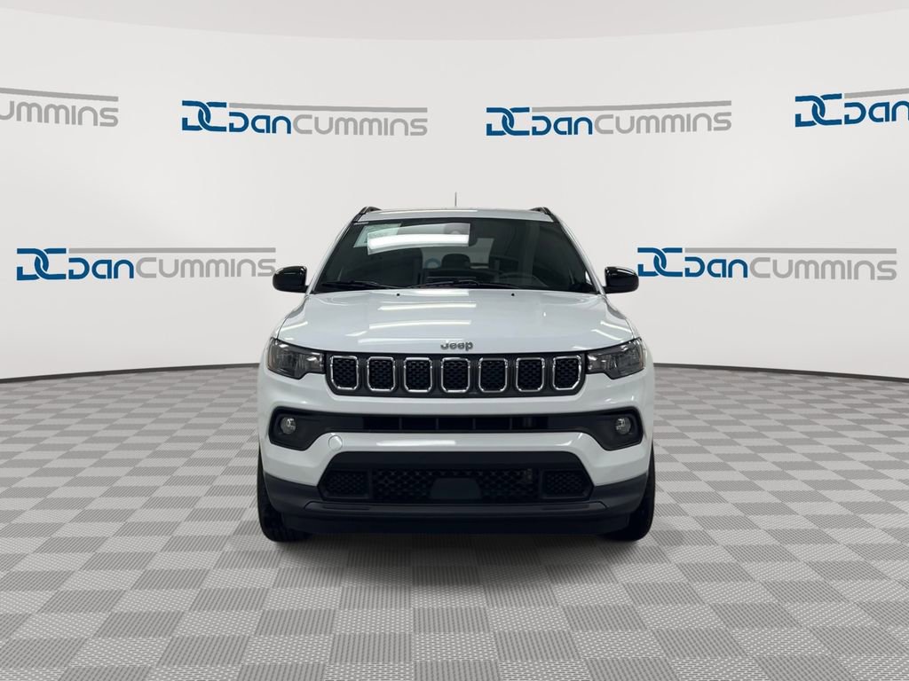 Used 2024 Jeep Compass Latitude image 3