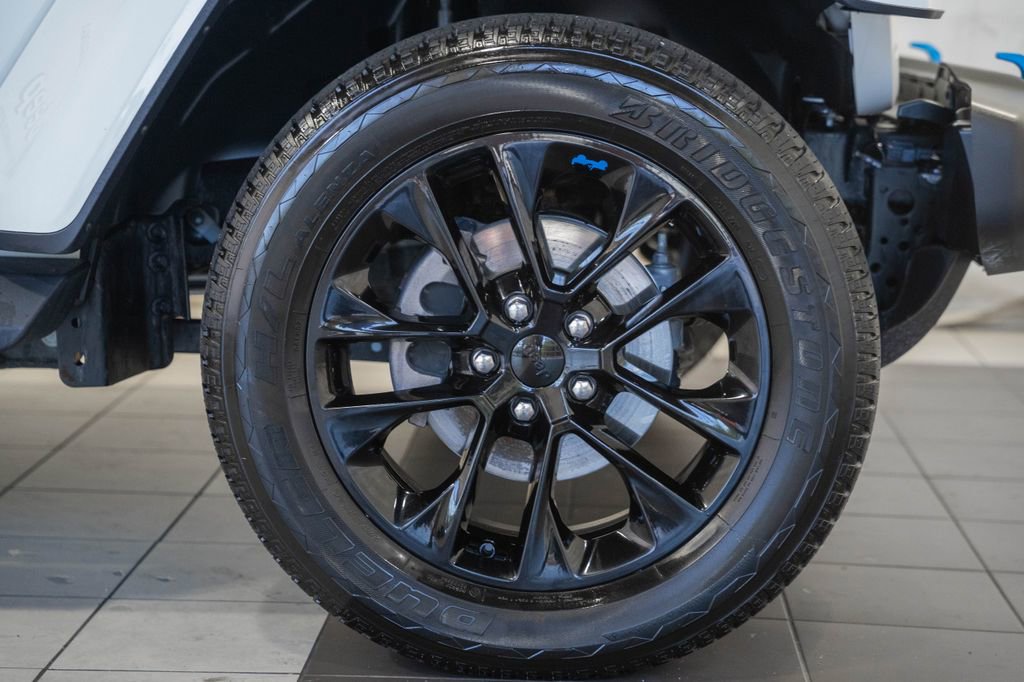 Used 2023 Jeep Wrangler Unlimited Sahara w/ Cold Weather Group AWD/4WD image 18
