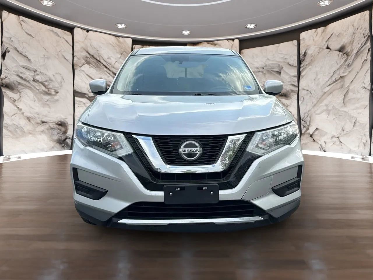 Used 2019 Nissan Rogue S image 2