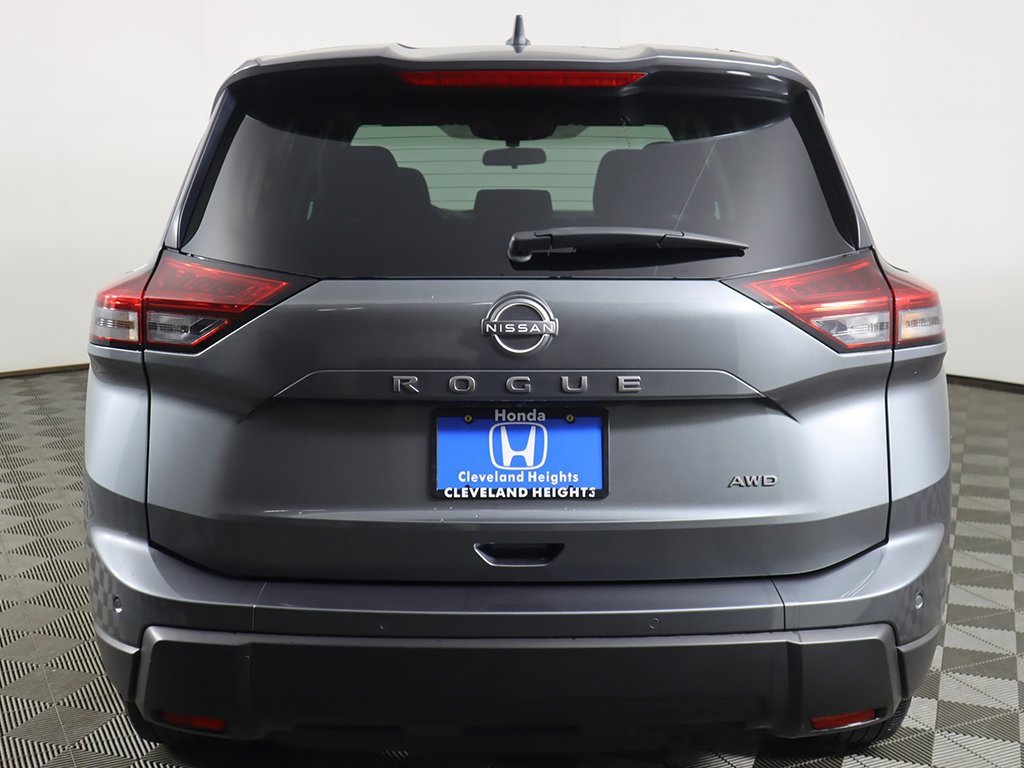 Used 2024 Nissan Rogue S image 9