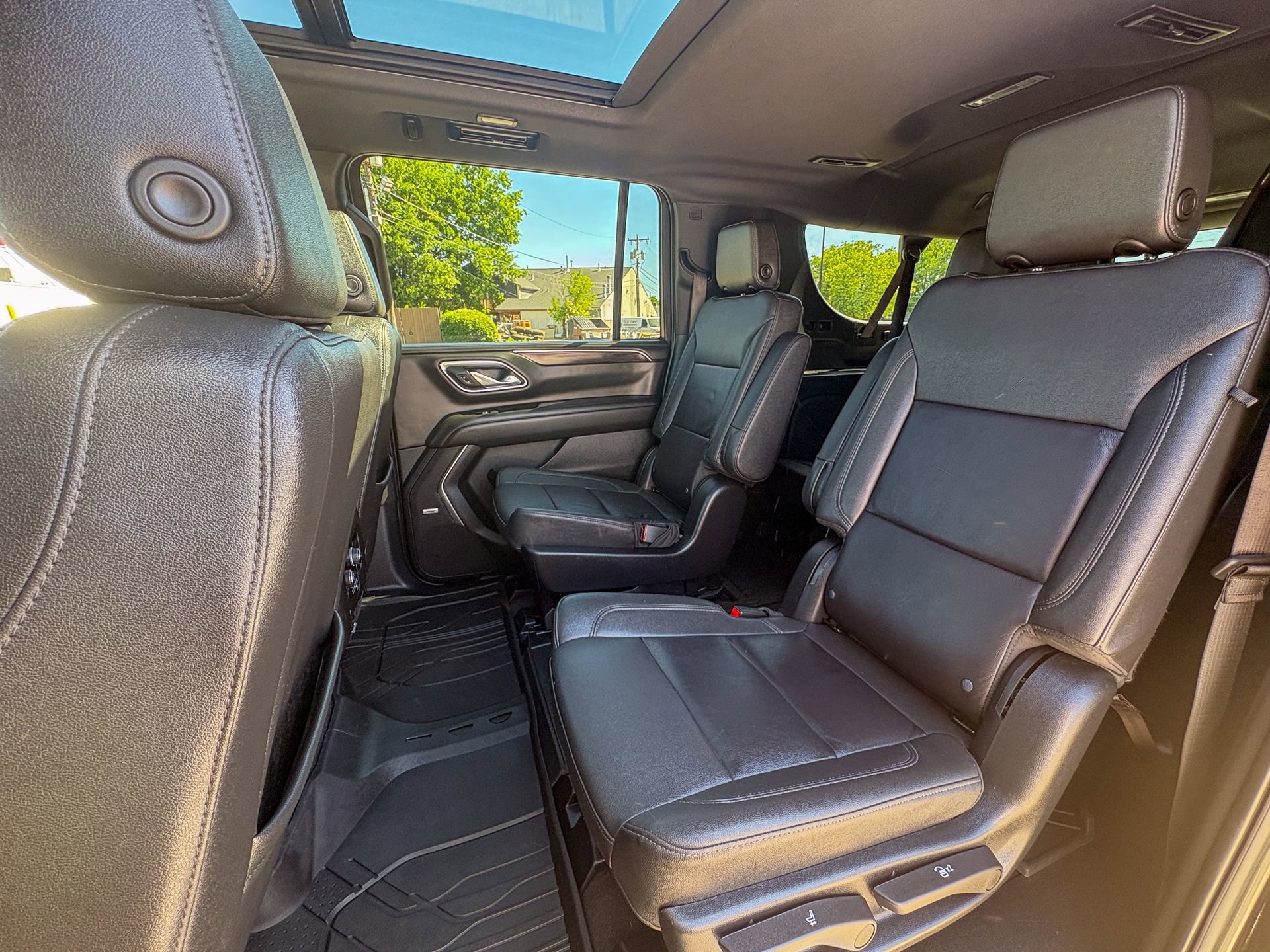 Used 2024 Chevrolet Suburban Z71 w/ Luxury Package AWD/4WD image 24