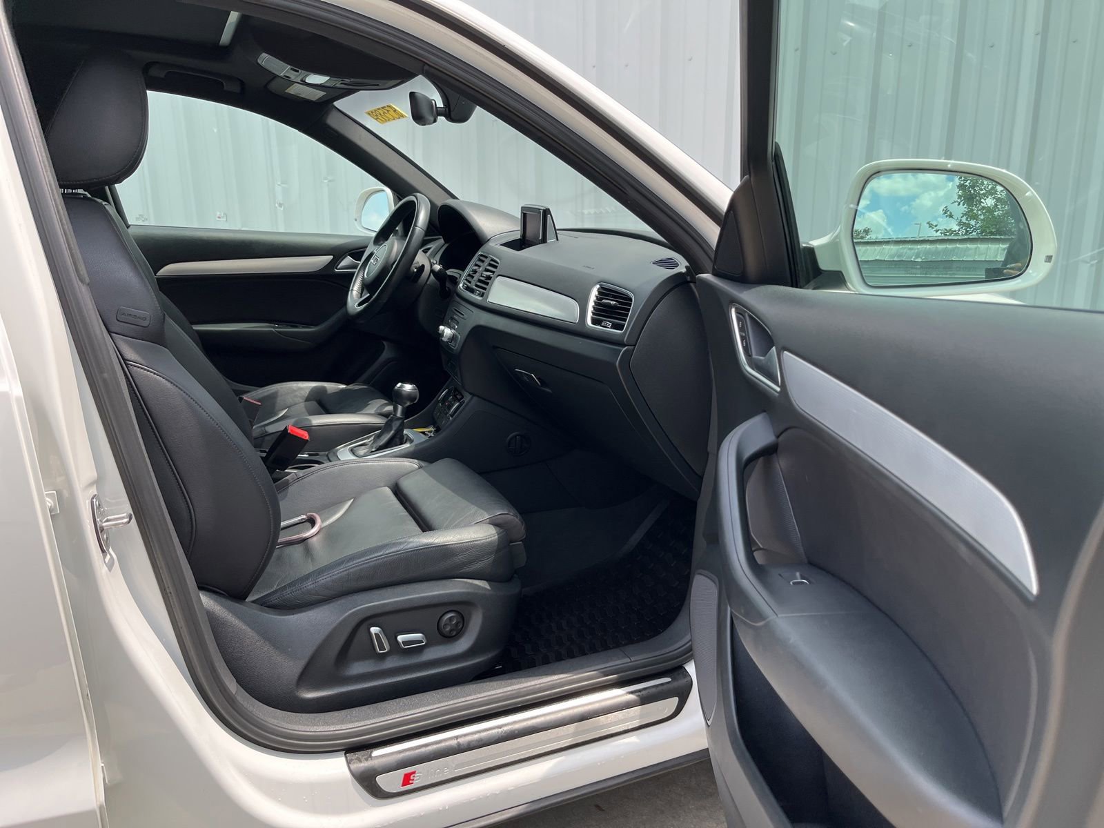 Used 2018 Audi Q3 2.0T Premium w/ Convenience Package FWD image 16