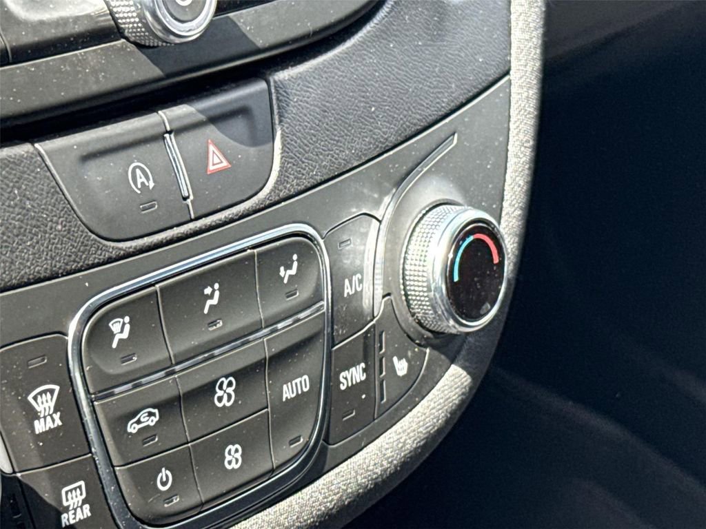 Used 2025 Chevrolet Malibu LT FWD image 34