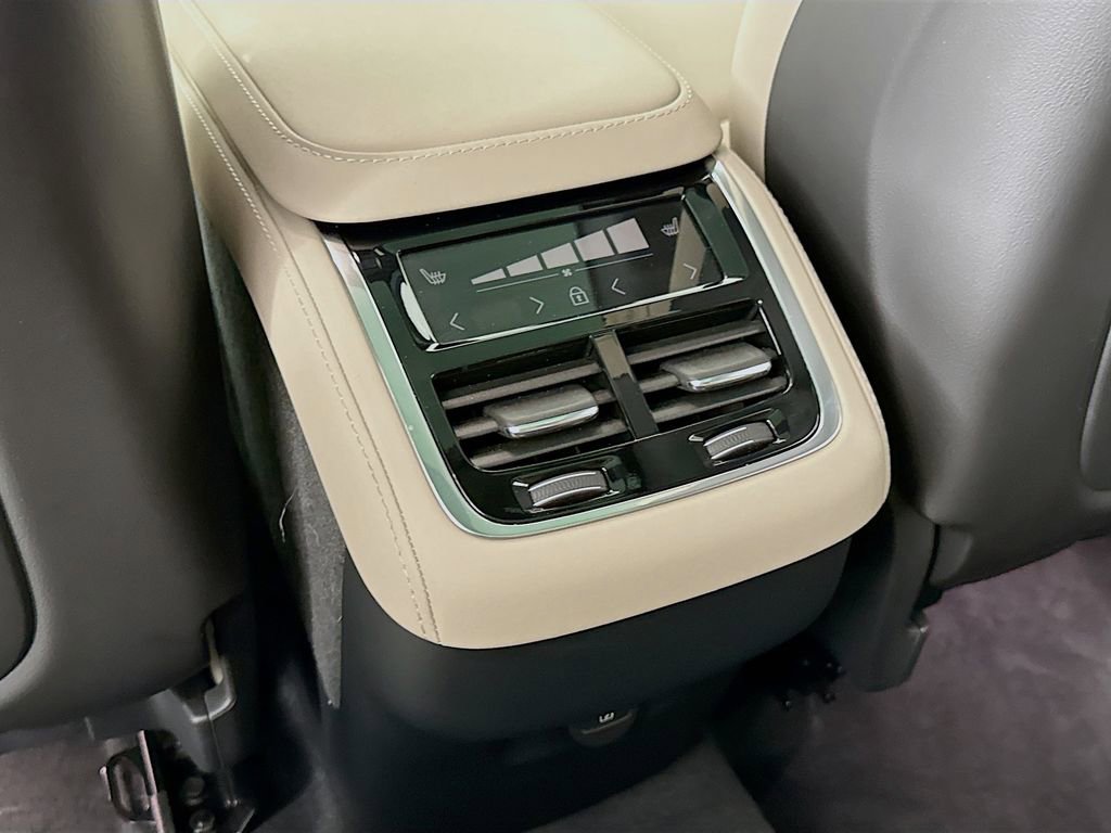 Certified 2026 Volvo XC90 B6 Plus w/ Protection Package Premier image 27