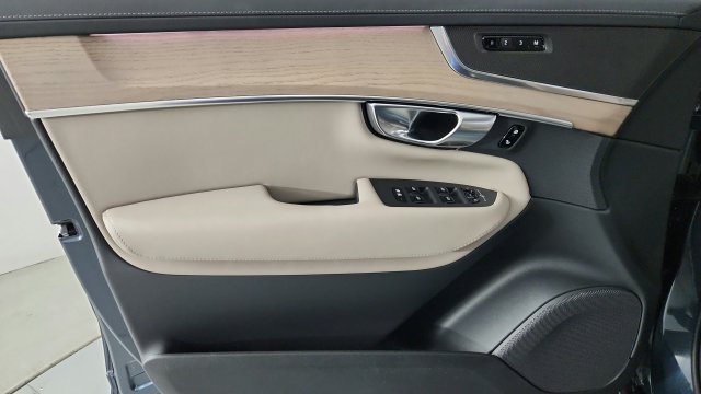 Certified 2026 Volvo XC90 B6 Plus w/ Protection Package AWD/4WD image 9