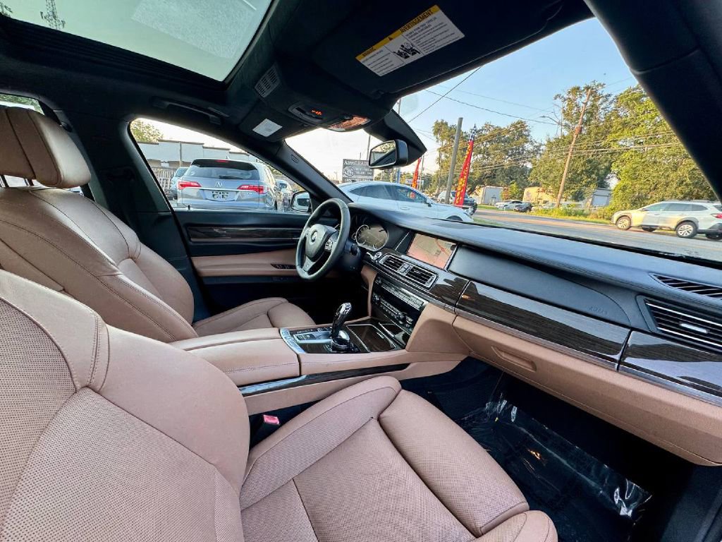 Used 2015 BMW 750i xDrive image 13