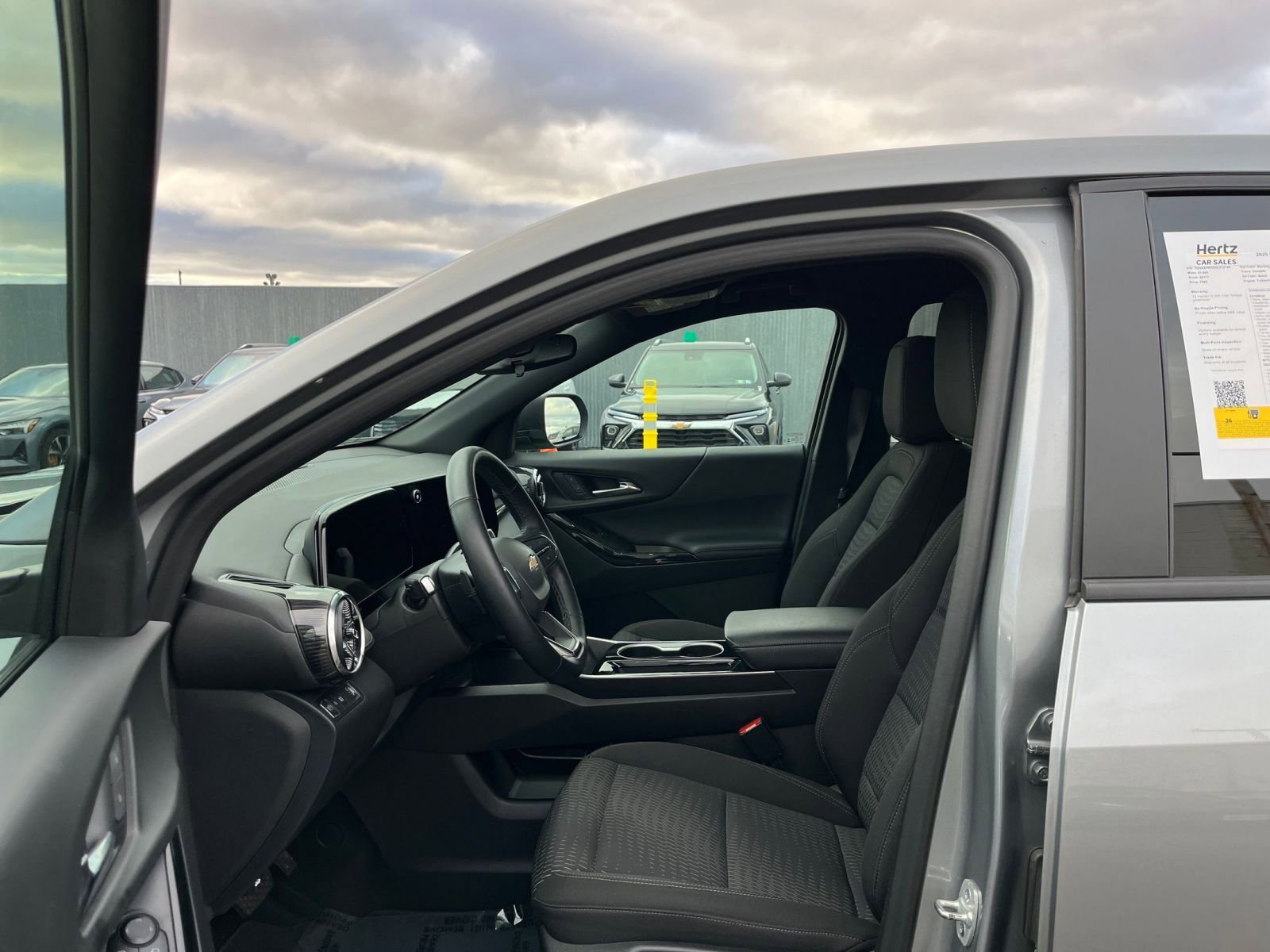 Used 2025 Chevrolet Equinox LT image 26