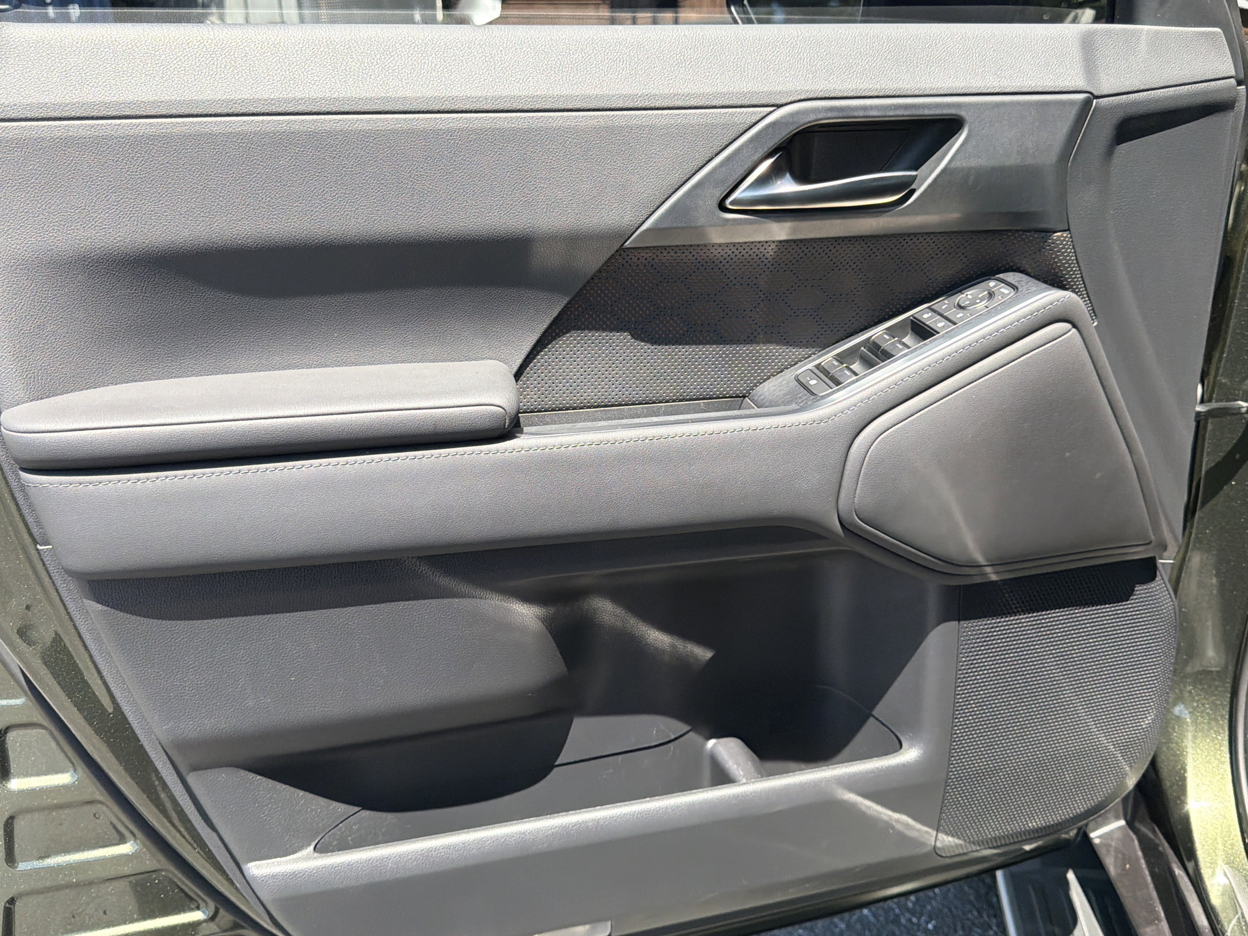 Used 2024 Lexus GX 550 w/ Accessory Package (Z1) AWD/4WD image 10