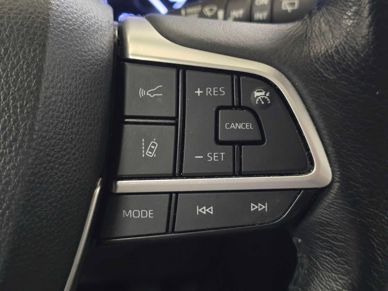 Used 2021 Toyota Sienna XLE w/ XLE Plus Package FWD image 32