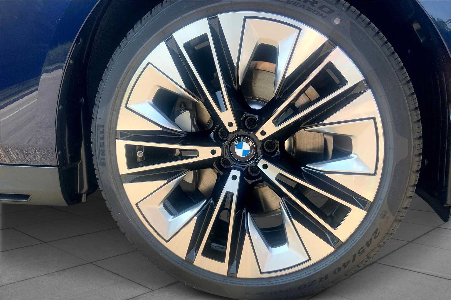 Used 2026 BMW 530i w/ Premium Package RWD image 11