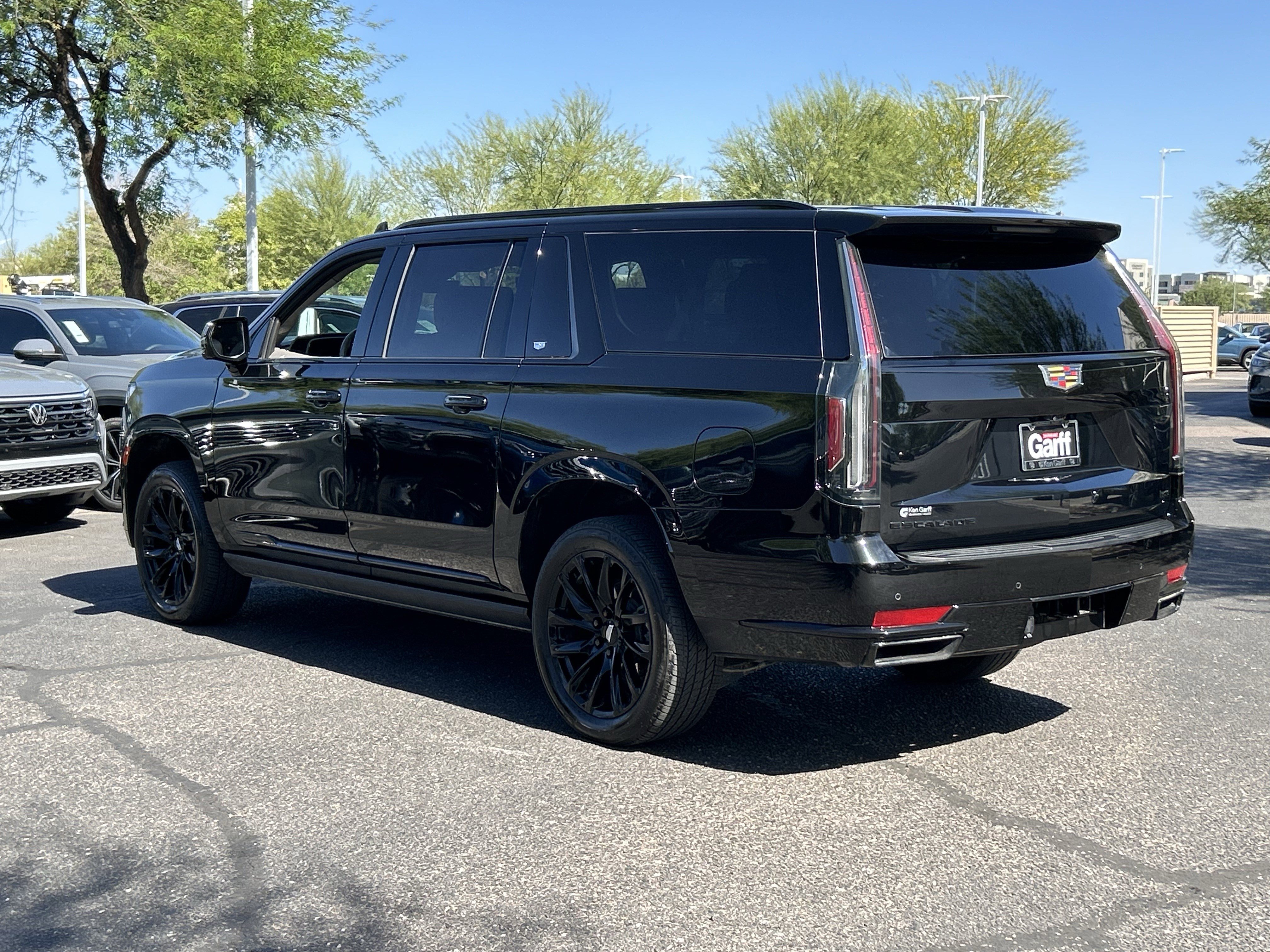 Used 2024 Cadillac Escalade ESV Sport Platinum w/ LPO, ONYX Package AWD/4WD image 3