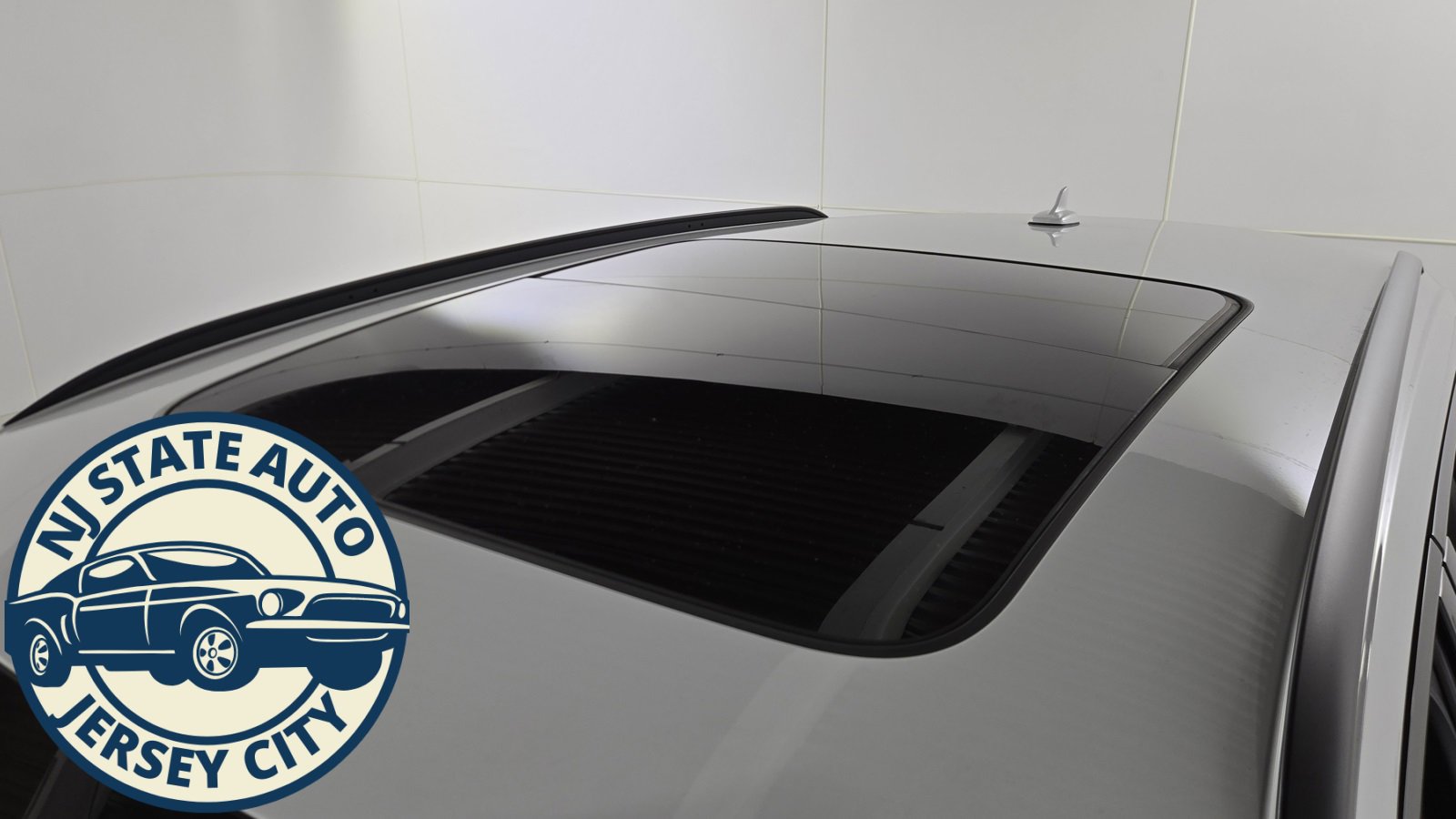 Used 2024 Audi Q8 e-tron Premium Plus image 9