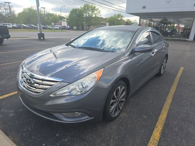 Used 2013 Hyundai Sonata SE FWD image 1