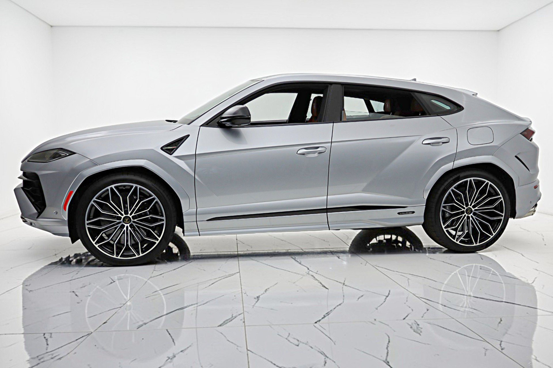 Used 2026 Lamborghini Urus SE AWD/4WD image 3