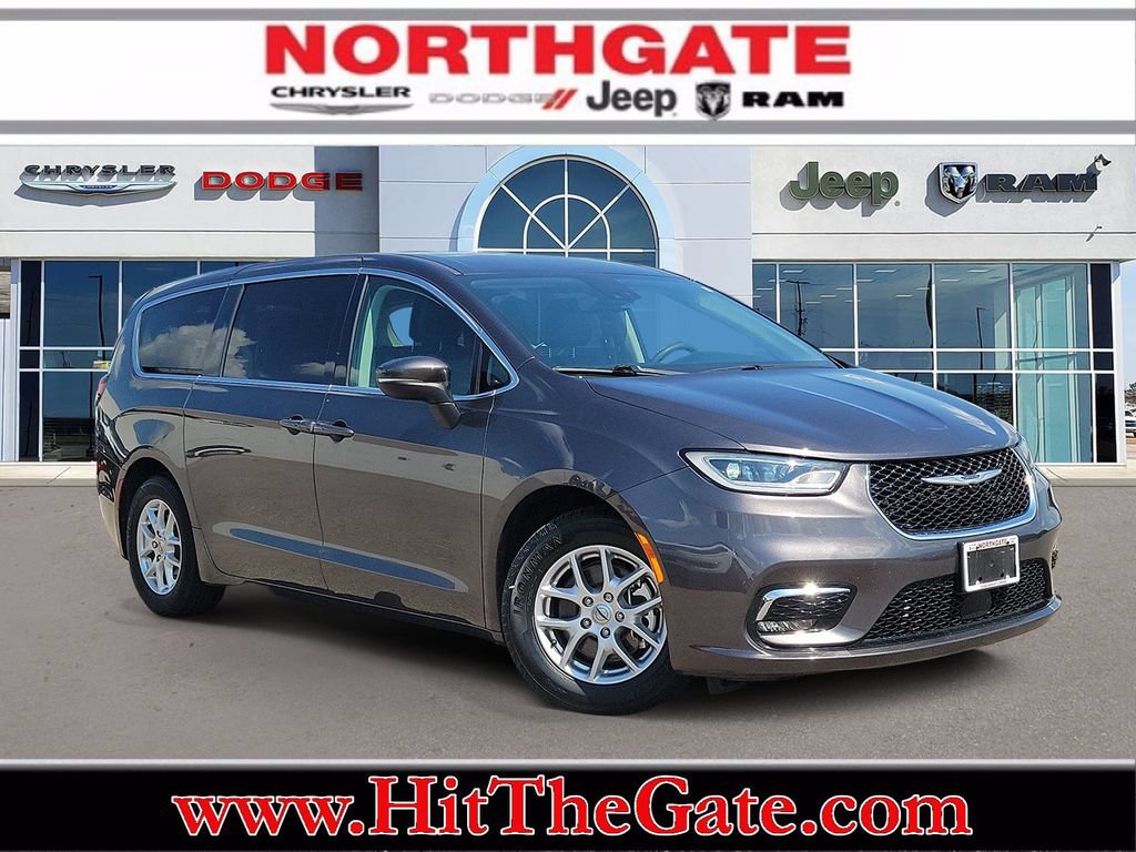 Used 2023 Chrysler Pacifica Touring-L FWD image 1