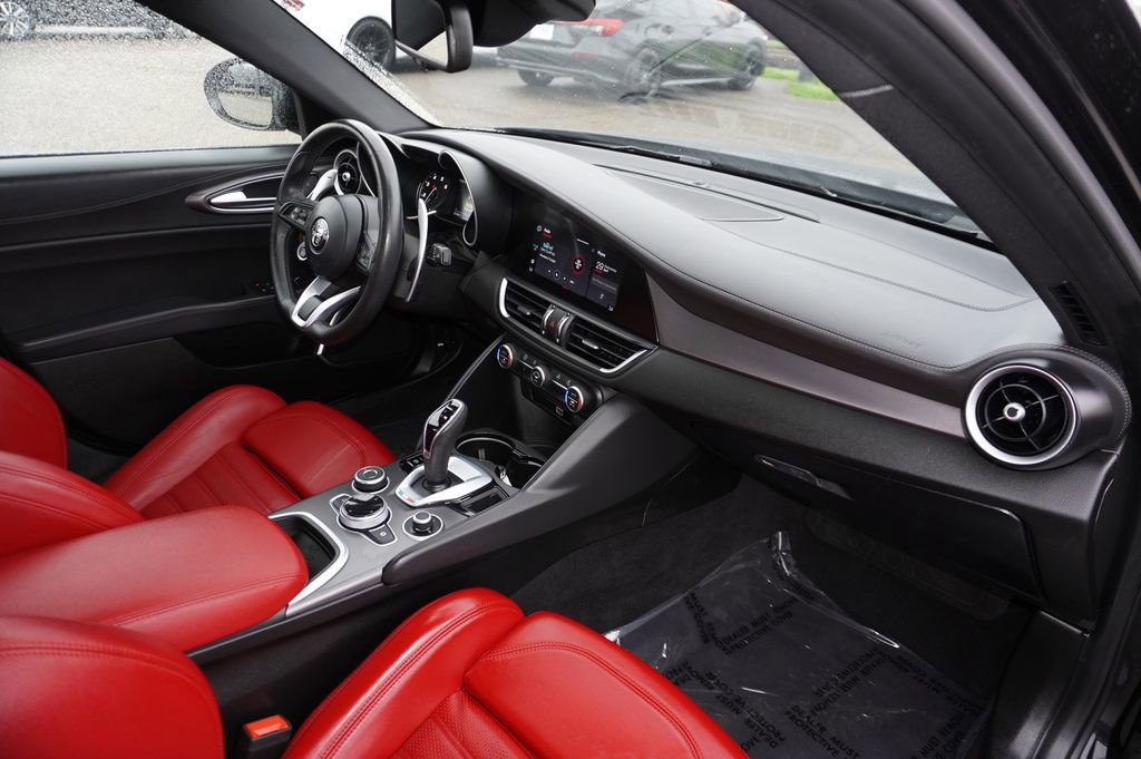 Used 2022 Alfa Romeo Giulia Veloce AWD/4WD image 29