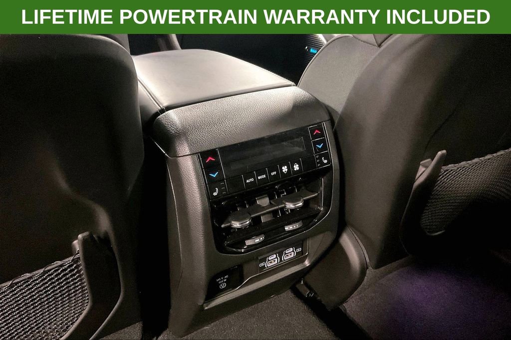 Used 2024 Jeep Grand Cherokee Overland w/ Luxury Tech Group IV AWD/4WD image 32
