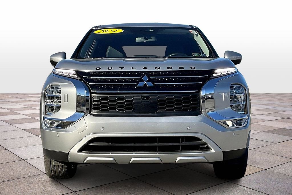 Used 2024 Mitsubishi Outlander SE image 3