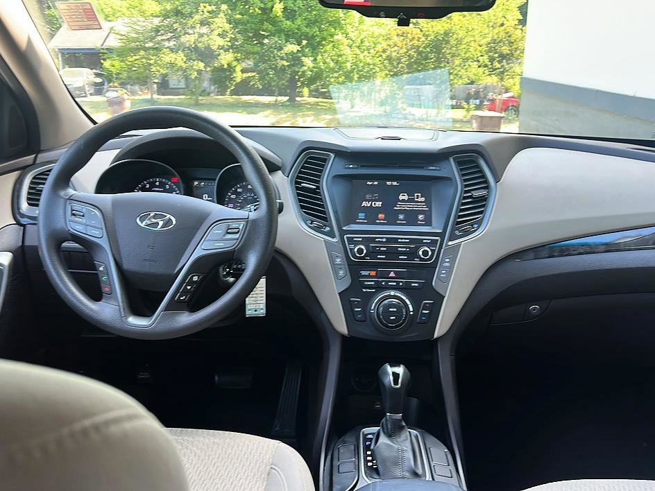 Used 2017 Hyundai Santa Fe Sport FWD image 13