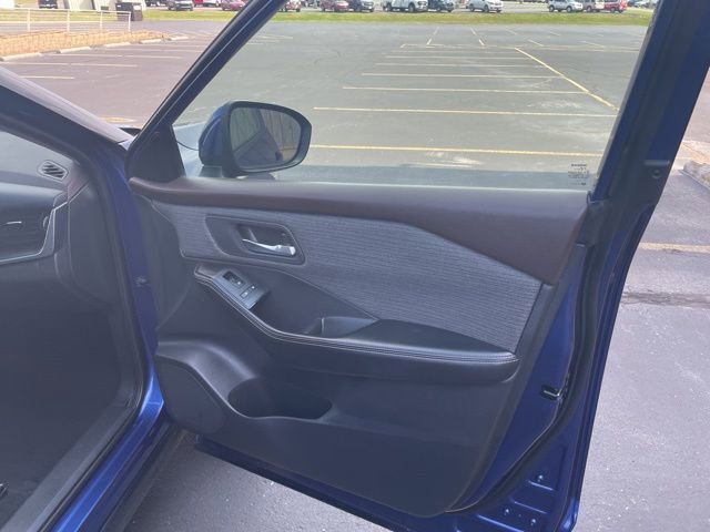 Used 2021 Nissan Rogue SV image 40