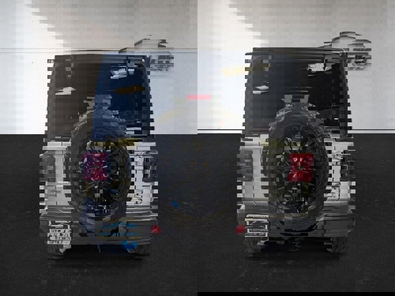 Used 2023 Jeep Wrangler Unlimited Sahara image 9