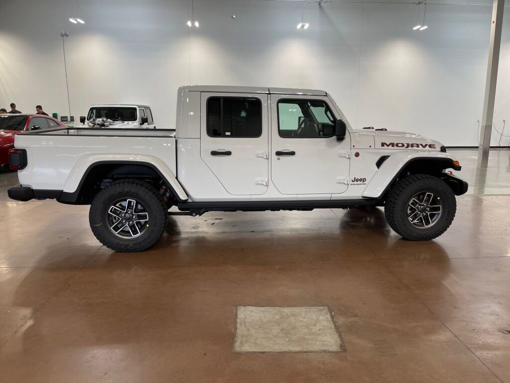 New 2025 Jeep Gladiator Mojave image 7
