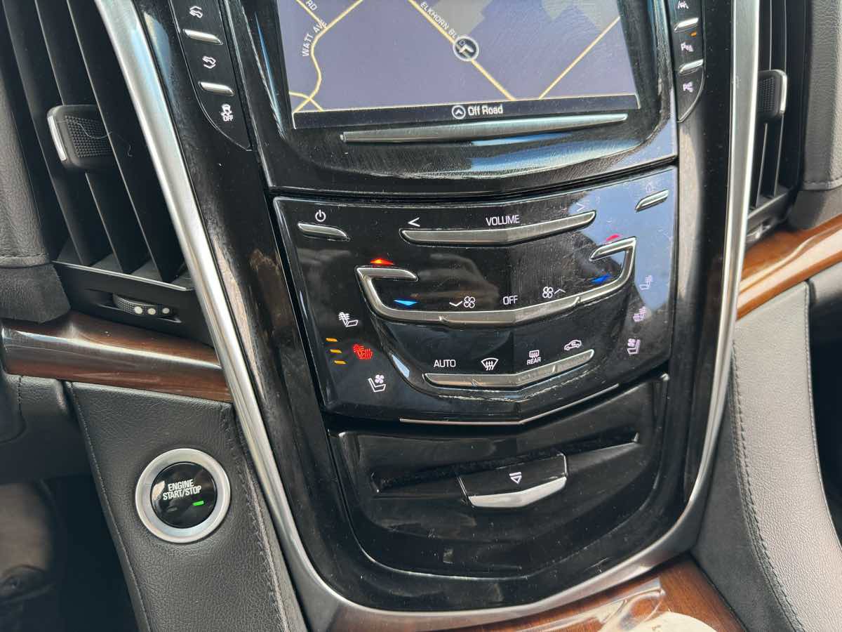 Used 2017 Cadillac Escalade Luxury image 32