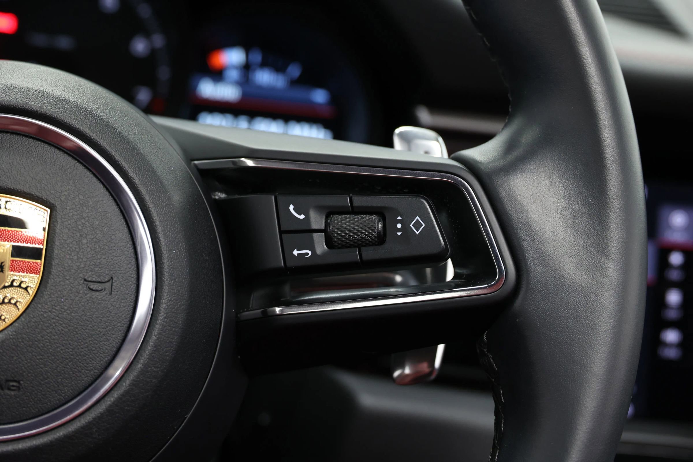 Used 2022 Porsche Macan image 24