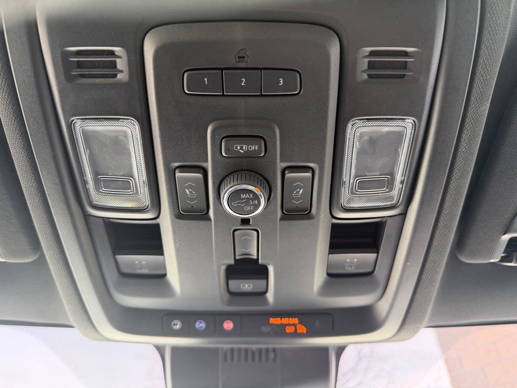 Used 2024 Chevrolet Suburban RST w/ Luxury Package image 31