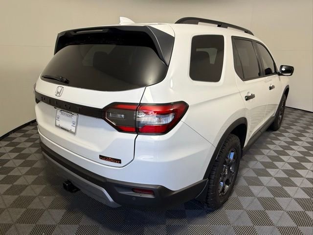 Used 2025 Honda Pilot TrailSport image 6