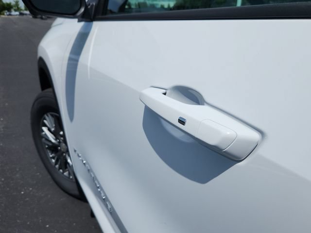 New 2026 Chevrolet Traverse LT w/ Driver Confidence Package FWD image 12